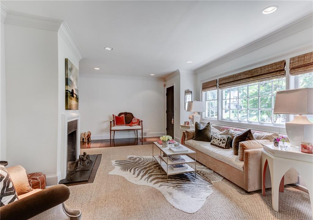 851 Woodley Drive NW