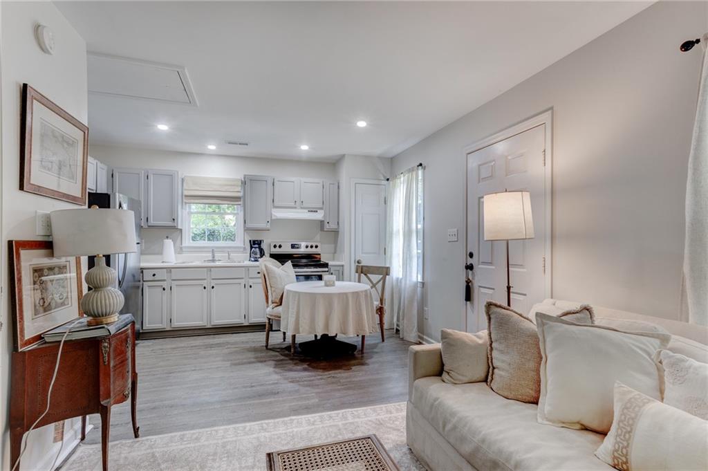 851 Woodley Drive NW