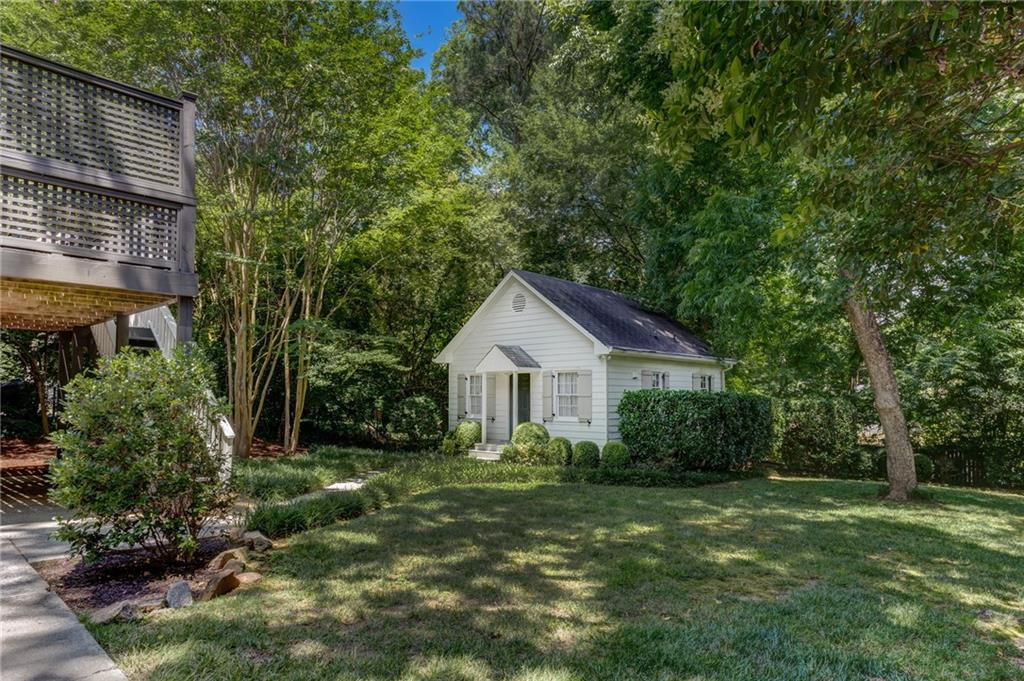 851 Woodley Drive NW