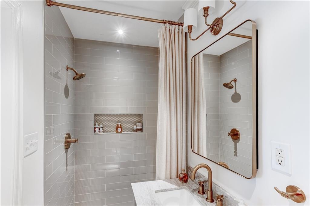 851 Woodley Drive NW