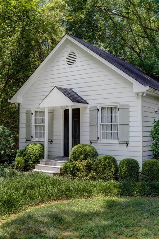 851 Woodley Drive NW