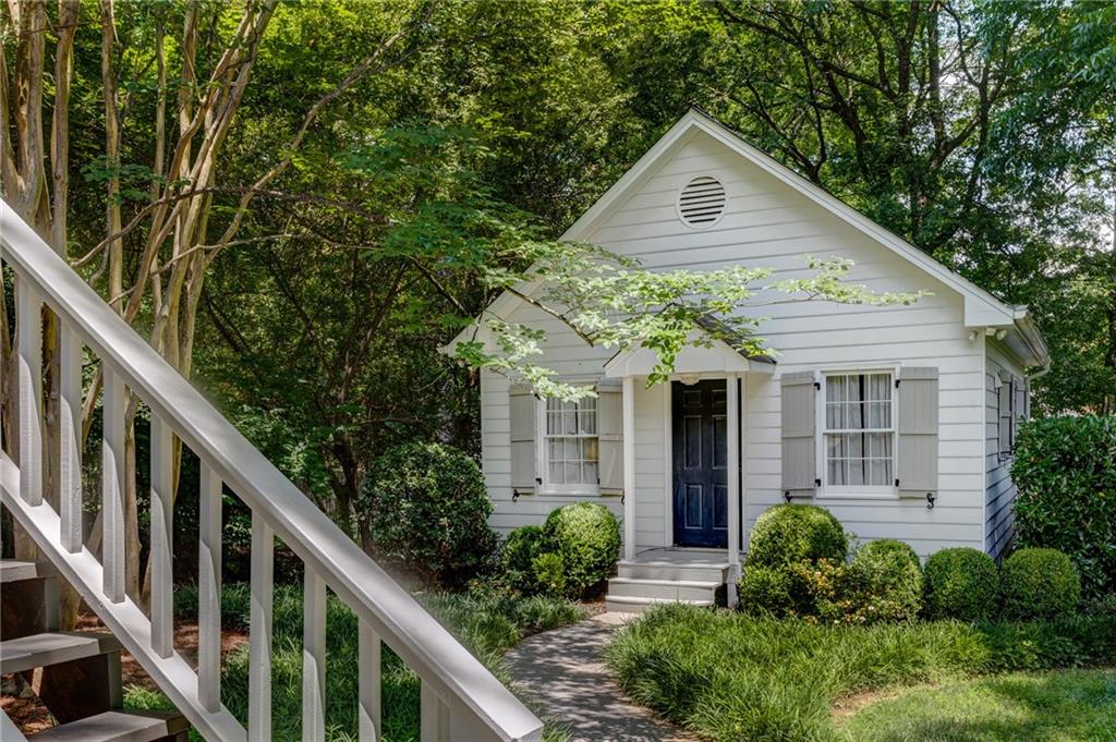 851 Woodley Drive NW