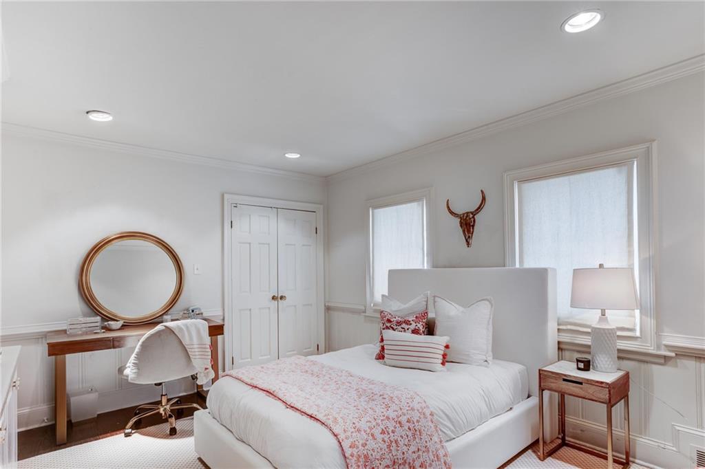 851 Woodley Drive NW