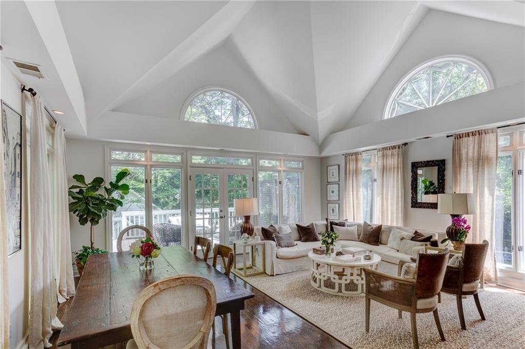 851 Woodley Drive NW