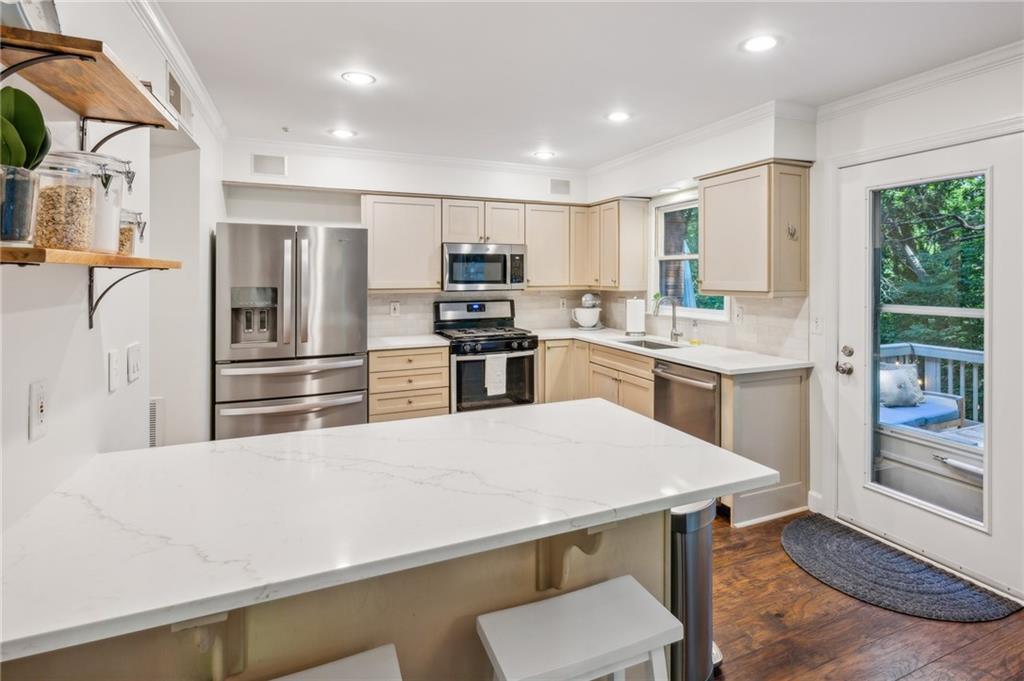 1175 Morningside Place NE