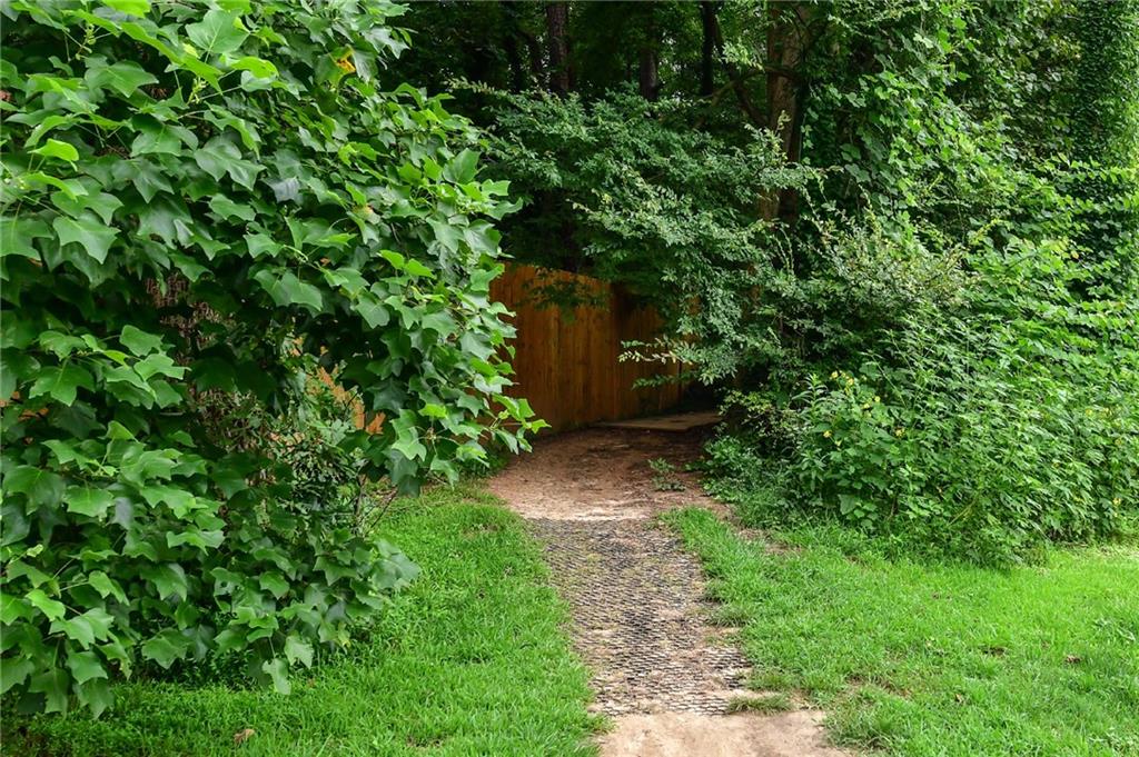 1175 Morningside Place NE