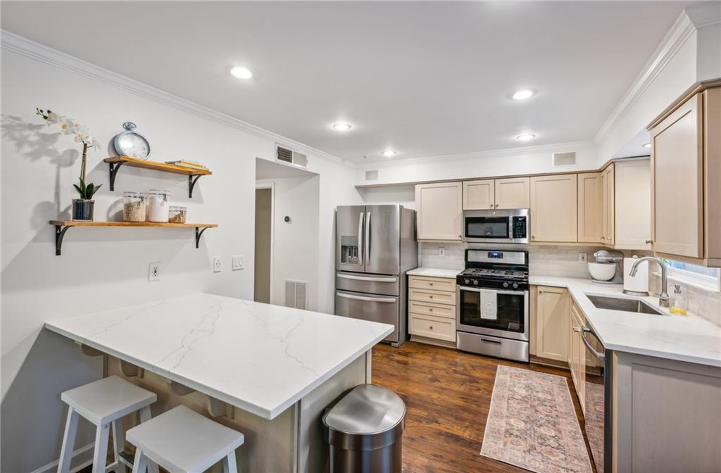 1175 Morningside Place NE