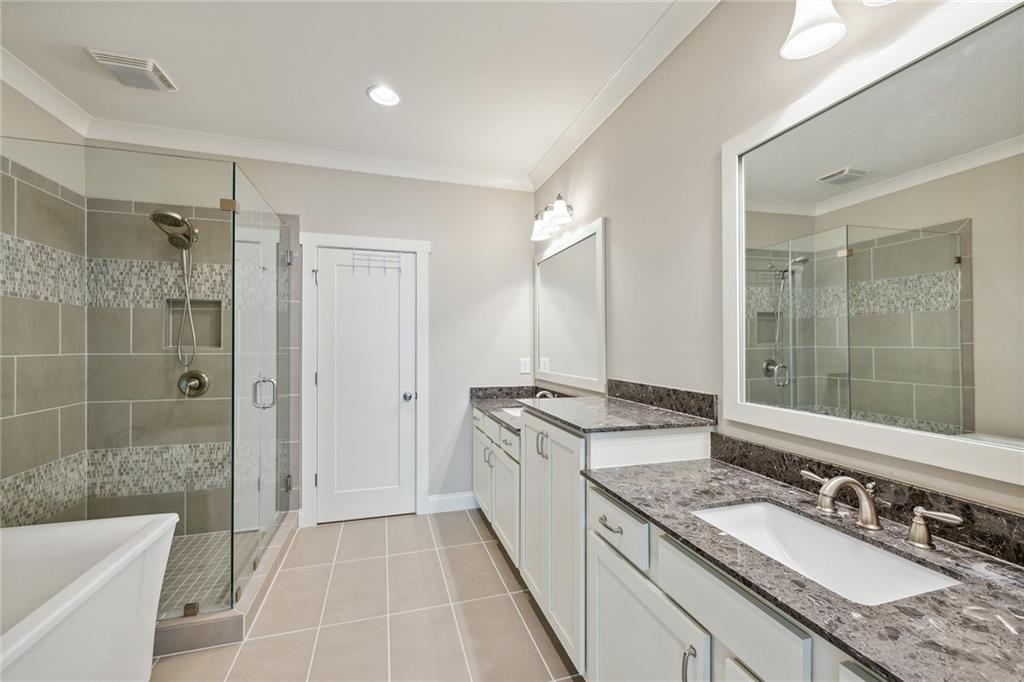 2426 Gatebury Circle