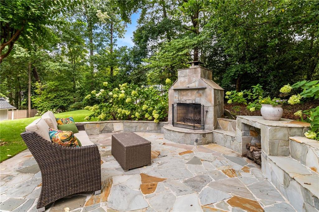 820 Loridans Circle NE