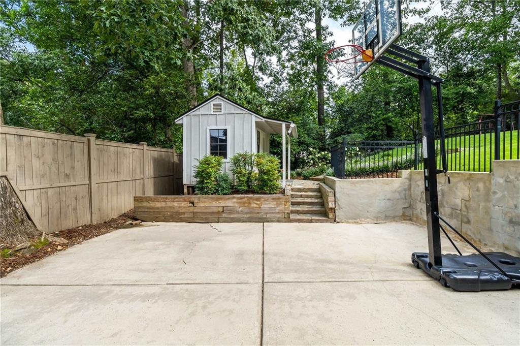 820 Loridans Circle NE