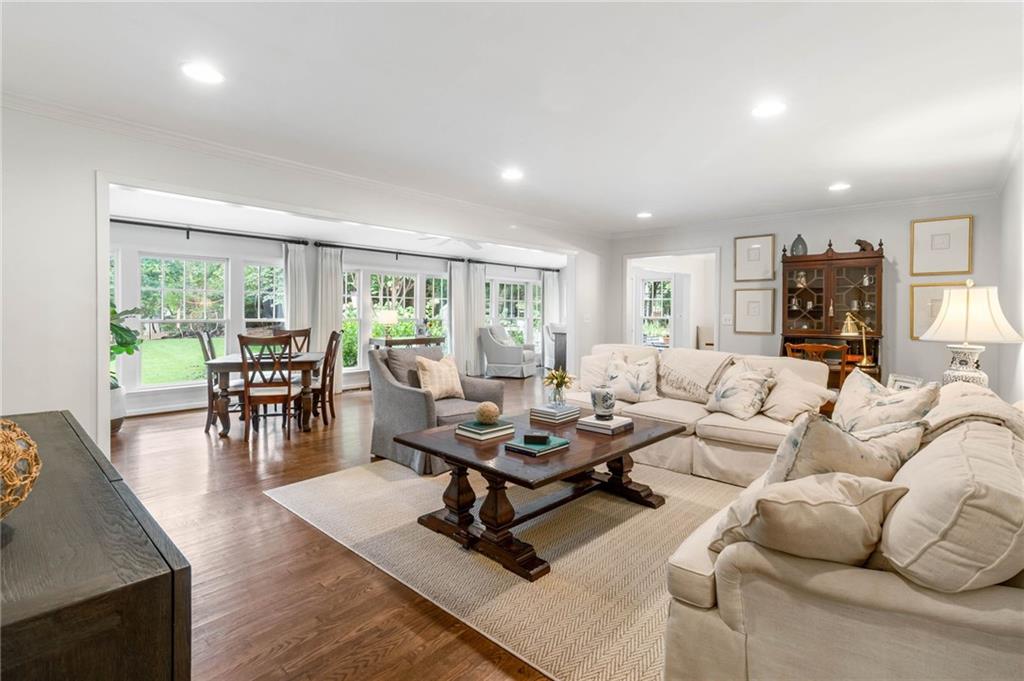 820 Loridans Circle NE