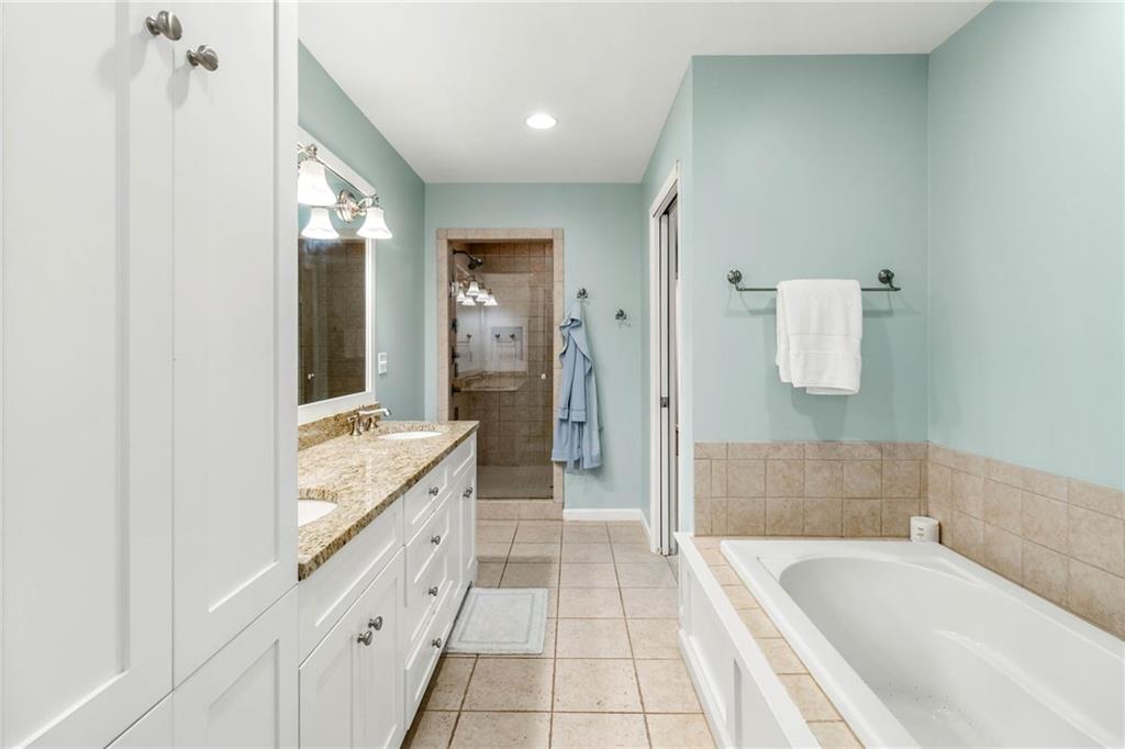 820 Loridans Circle NE