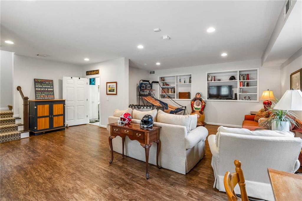 820 Loridans Circle NE