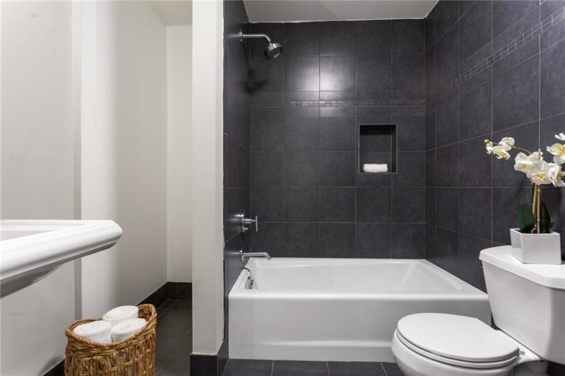 2363 Northside Parkway NW