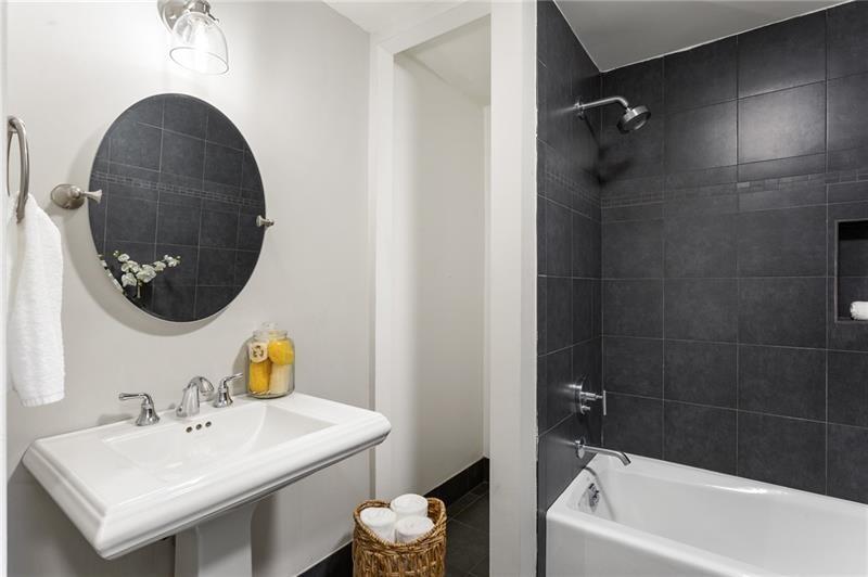 2363 Northside Parkway NW