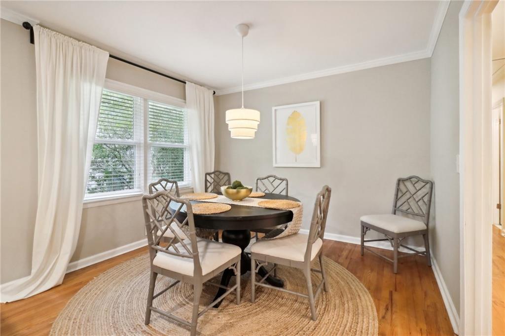 1563 Runnymeade Road NE