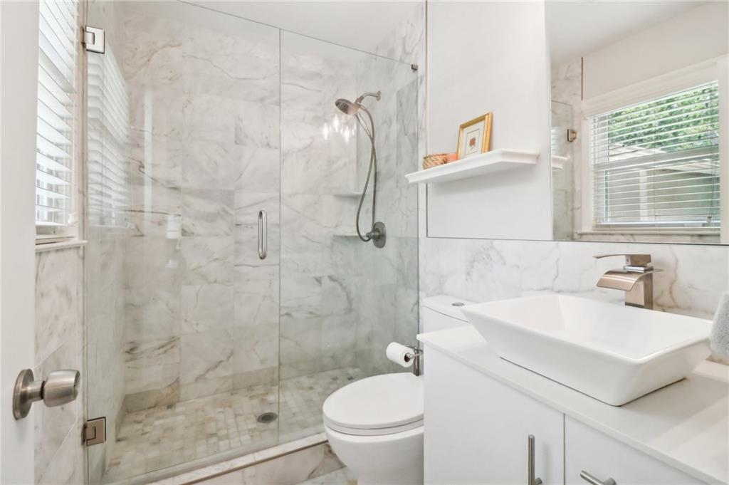 1563 Runnymeade Road NE