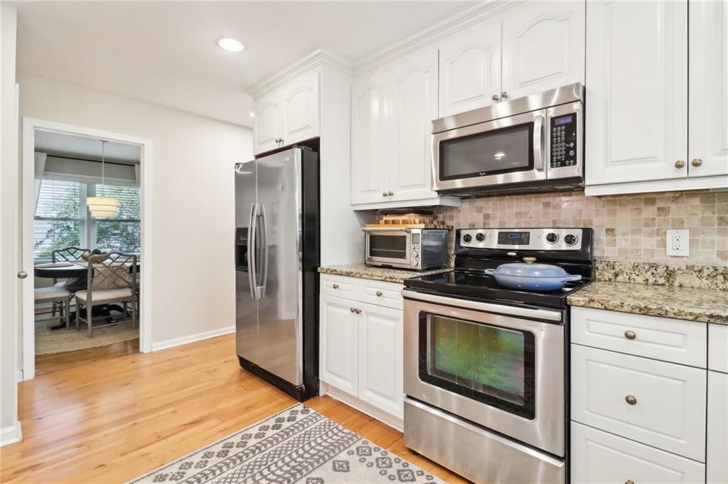 1563 Runnymeade Road NE