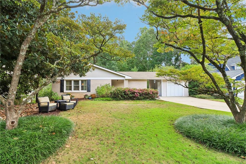 1563 Runnymeade Road NE