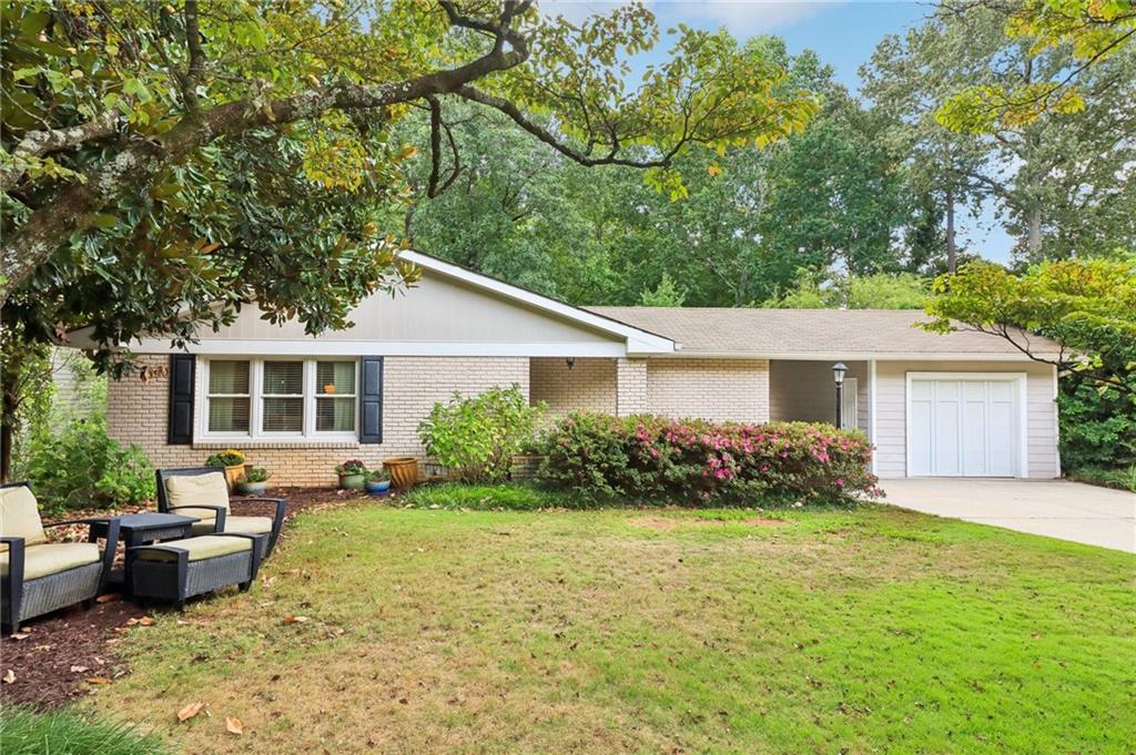 1563 Runnymeade Road NE