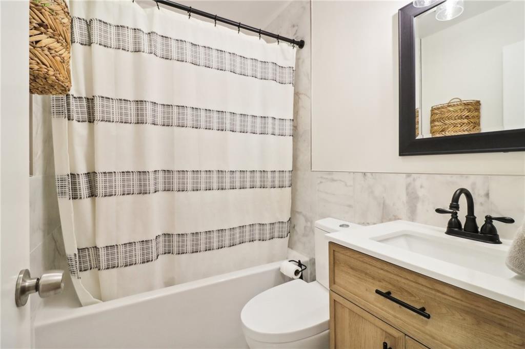 1563 Runnymeade Road NE