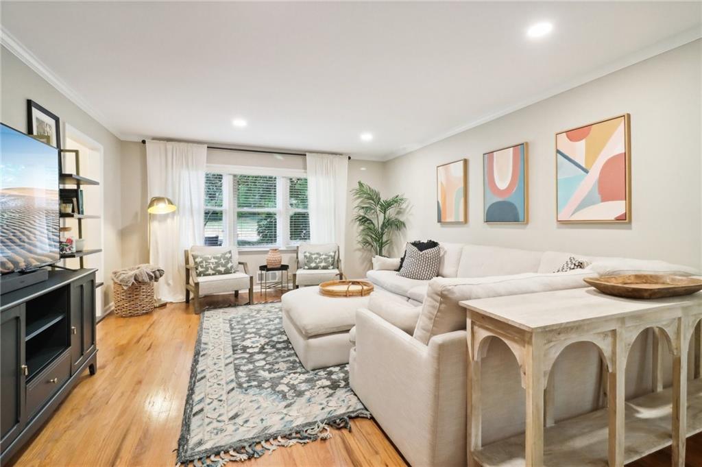 1563 Runnymeade Road NE