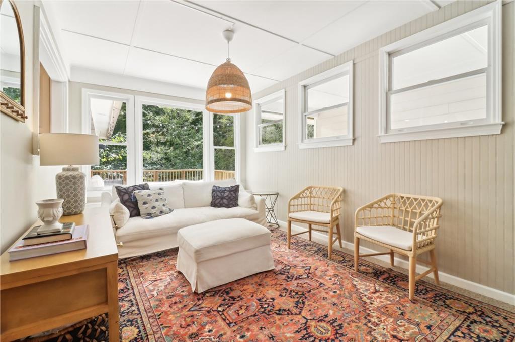 1563 Runnymeade Road NE