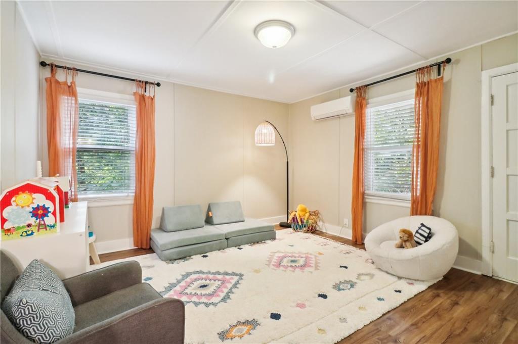 1563 Runnymeade Road NE