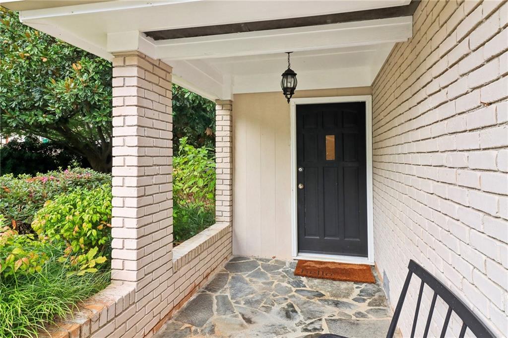 1563 Runnymeade Road NE