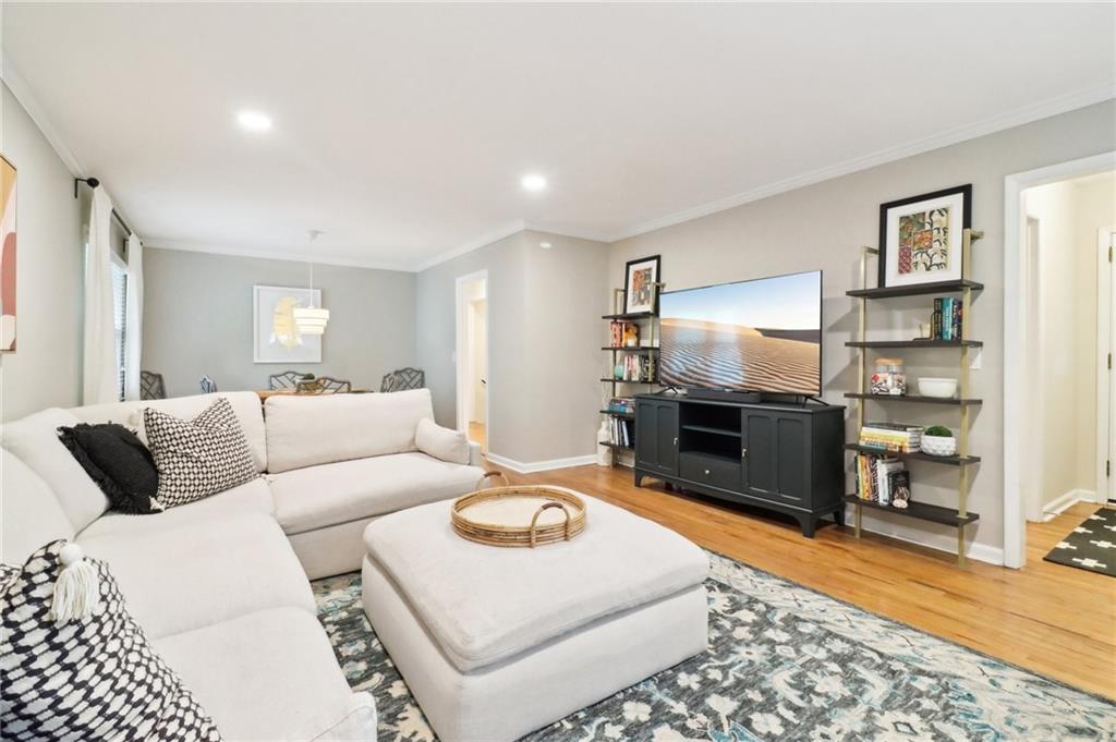 1563 Runnymeade Road NE