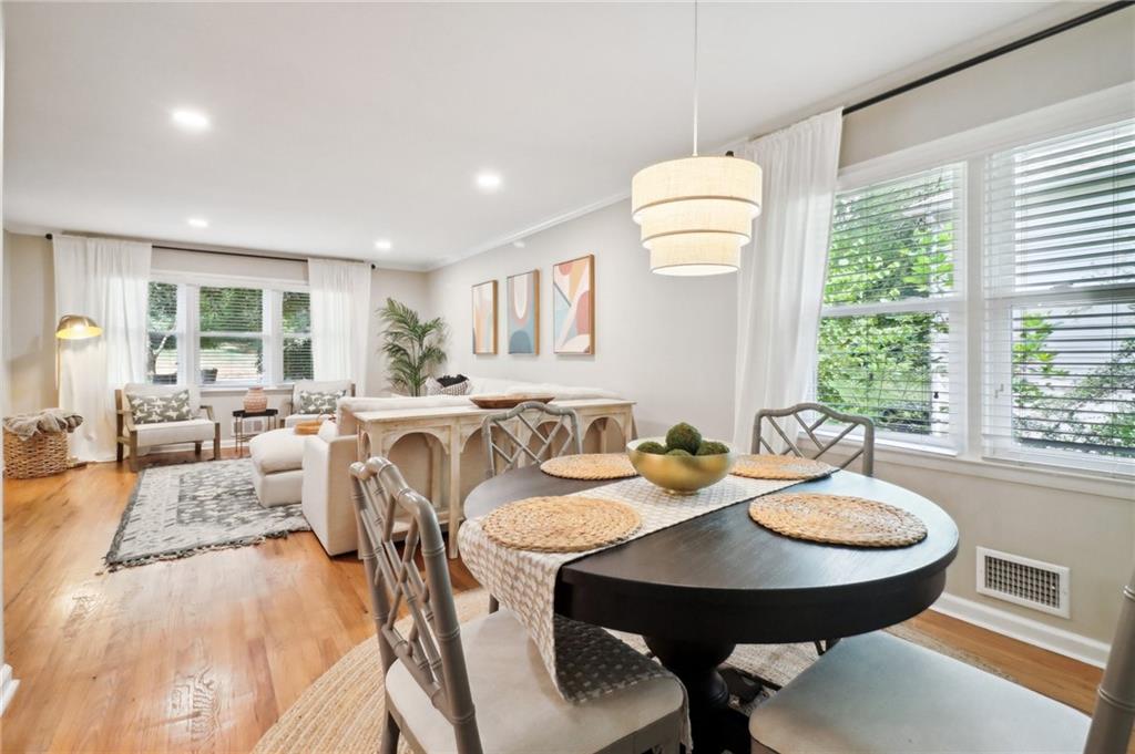 1563 Runnymeade Road NE