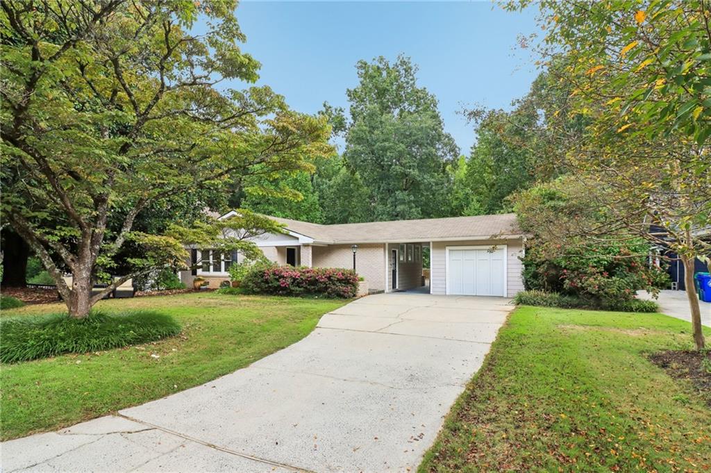 1563 Runnymeade Road NE