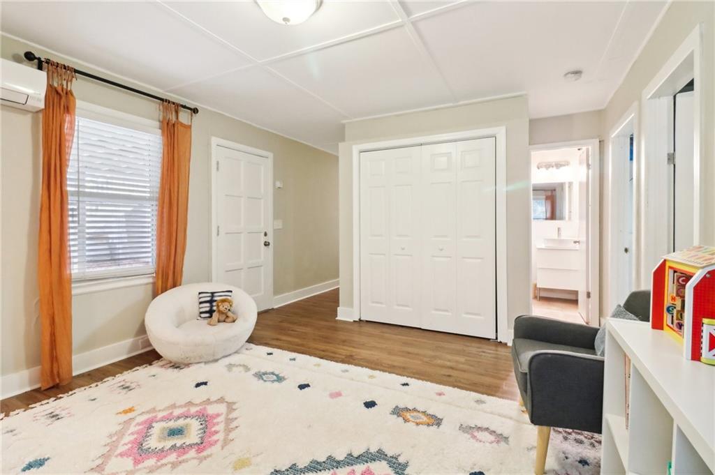 1563 Runnymeade Road NE