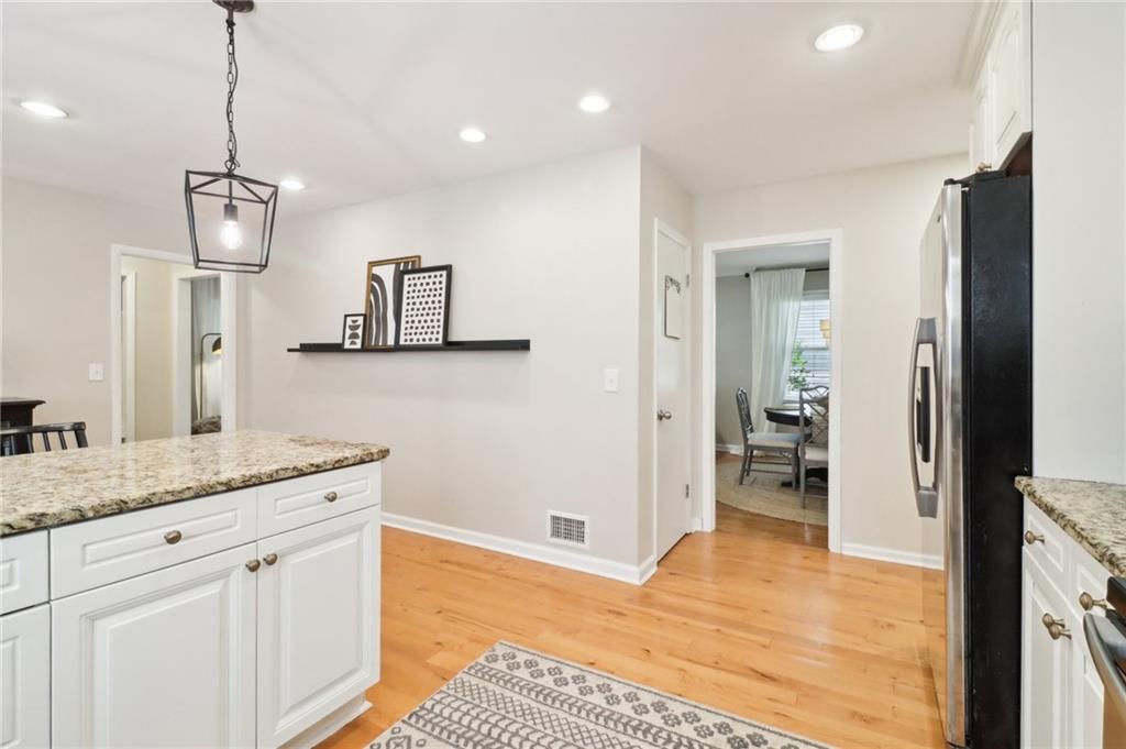 1563 Runnymeade Road NE