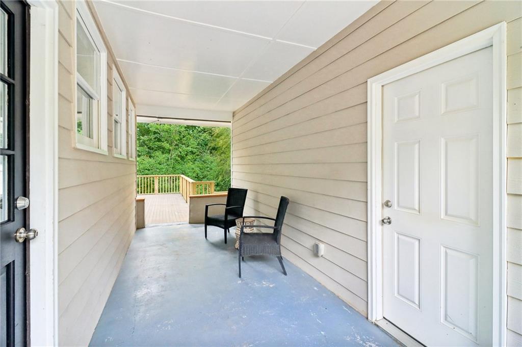 1563 Runnymeade Road NE