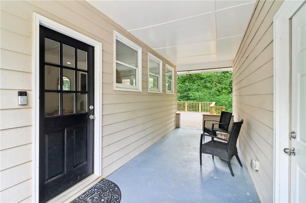 1563 Runnymeade Road NE