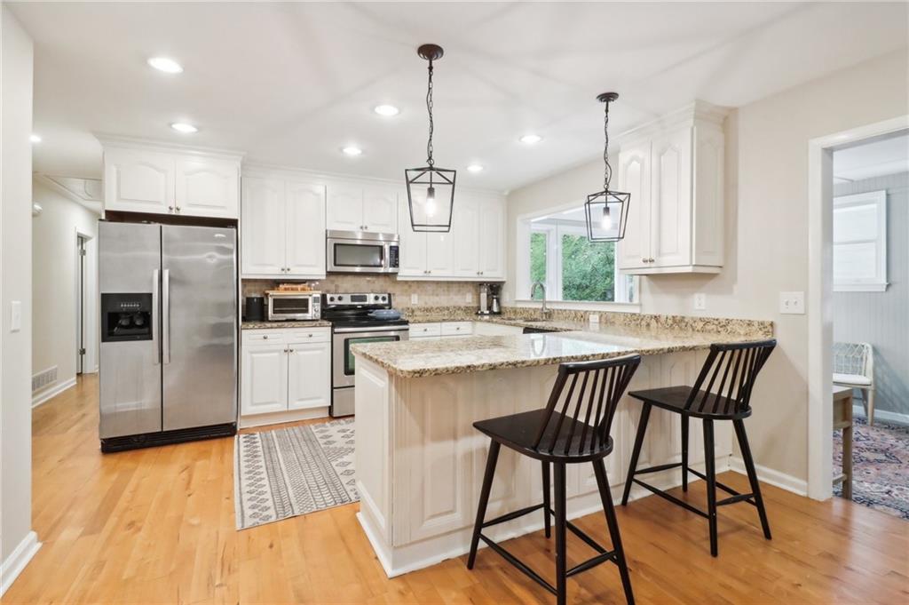 1563 Runnymeade Road NE