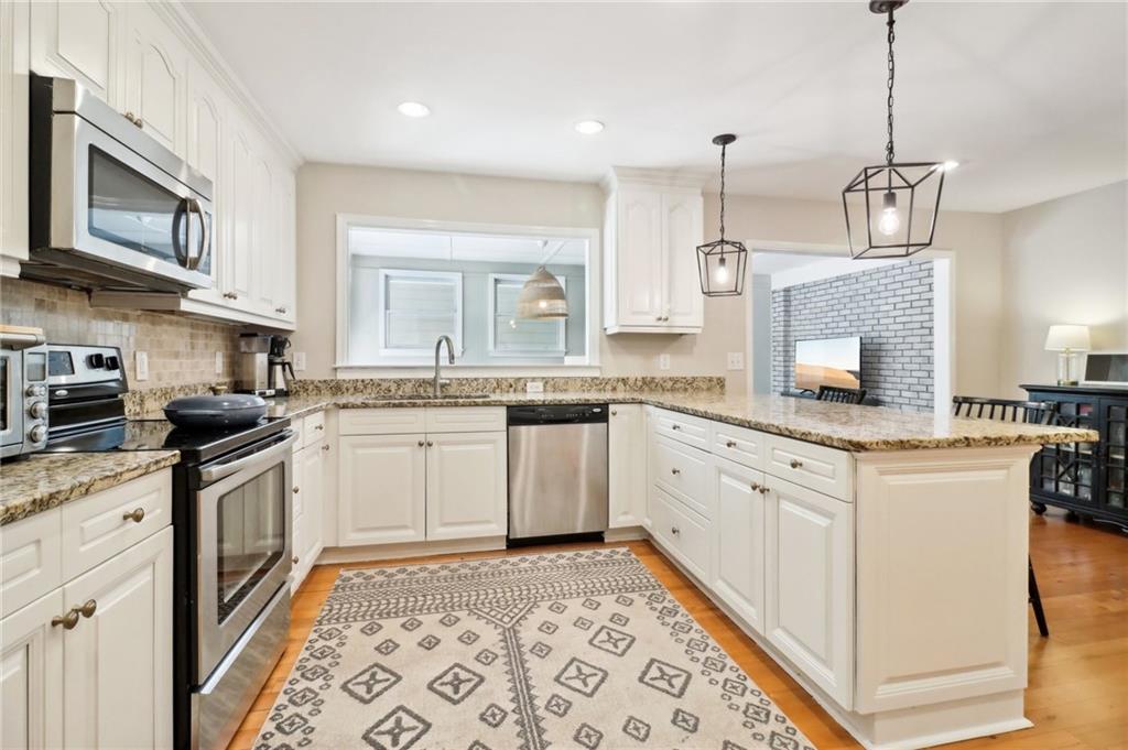 1563 Runnymeade Road NE