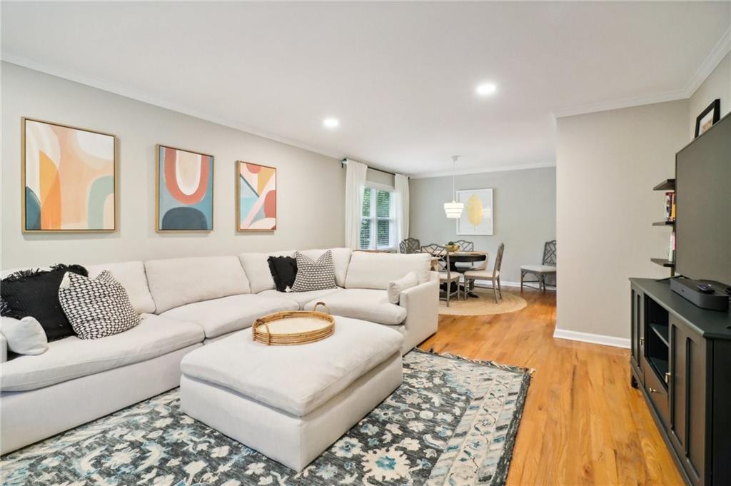 1563 Runnymeade Road NE