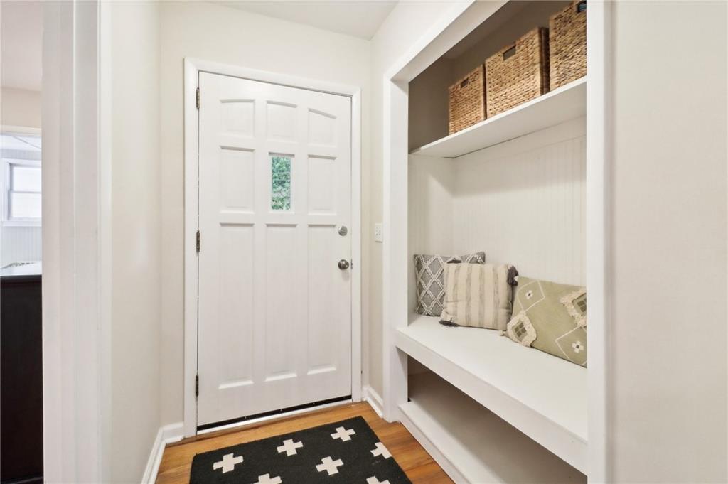 1563 Runnymeade Road NE