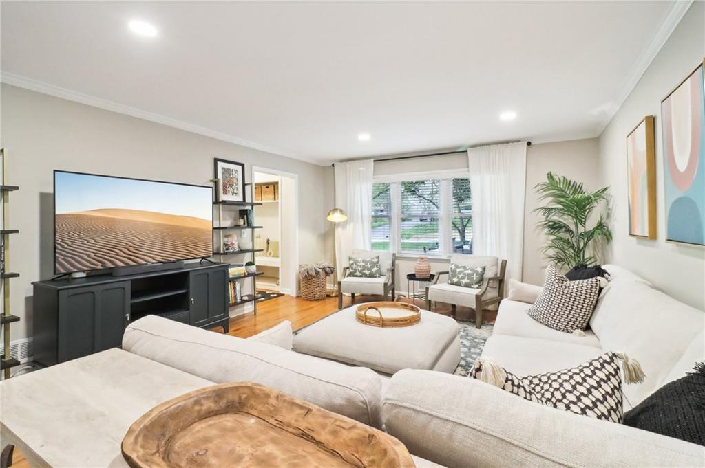 1563 Runnymeade Road NE