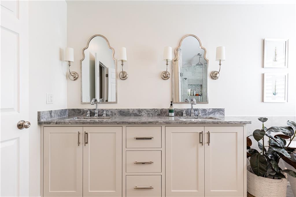 2667 N Thompson Road NE