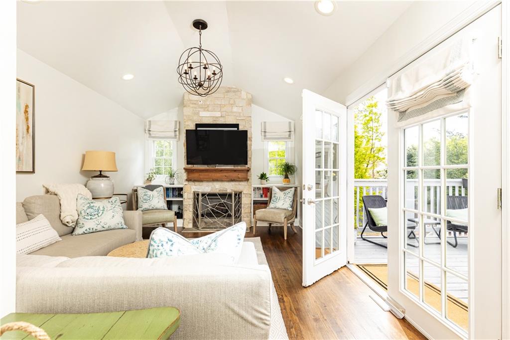 2667 N Thompson Road NE