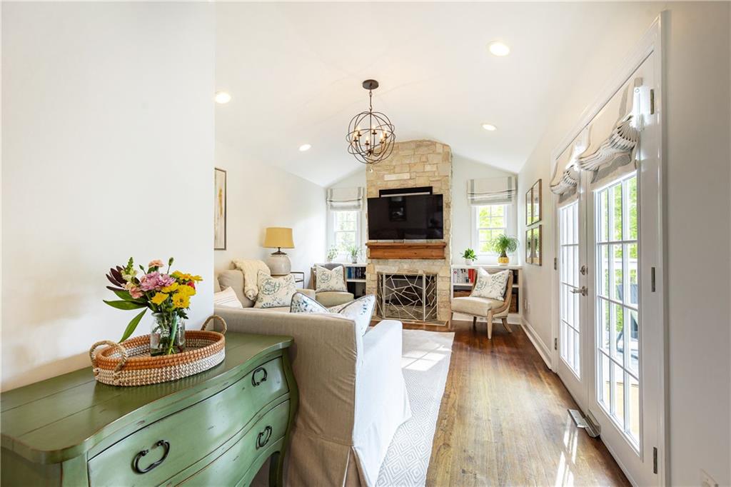 2667 N Thompson Road NE