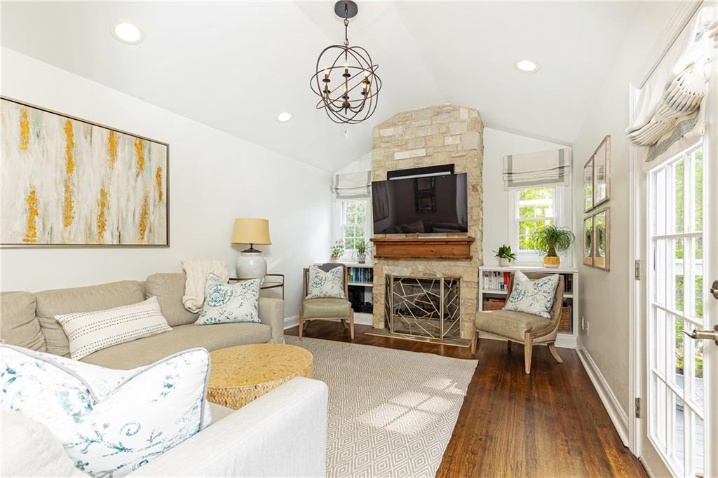 2667 N Thompson Road NE