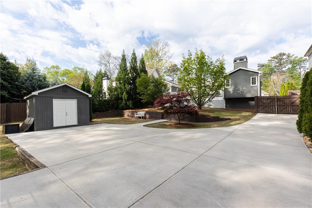 2667 N Thompson Road NE