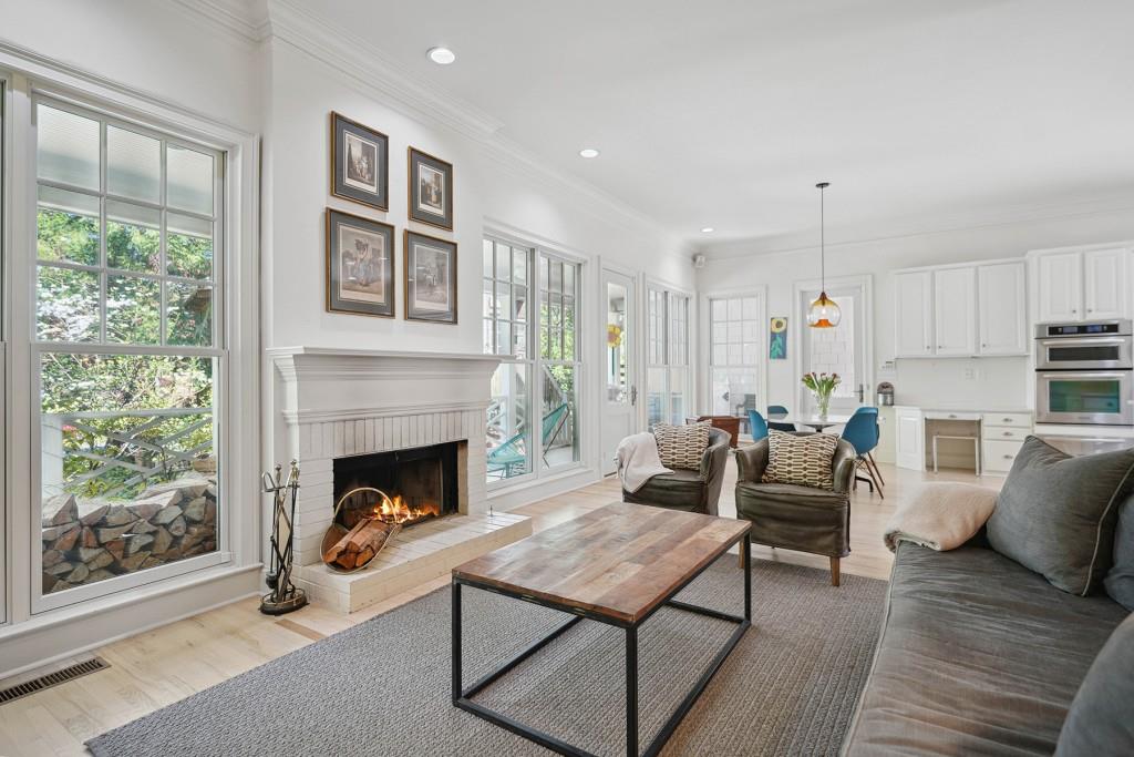 2985 Devonshire Place NW