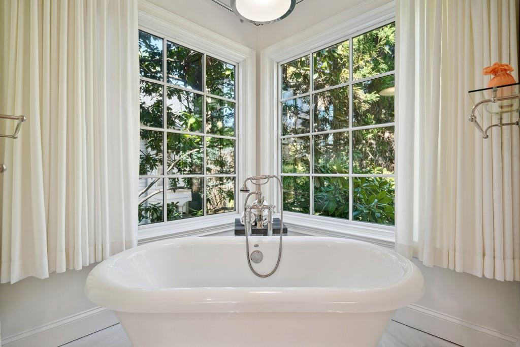 2985 Devonshire Place NW