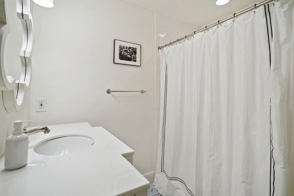 2985 Devonshire Place NW