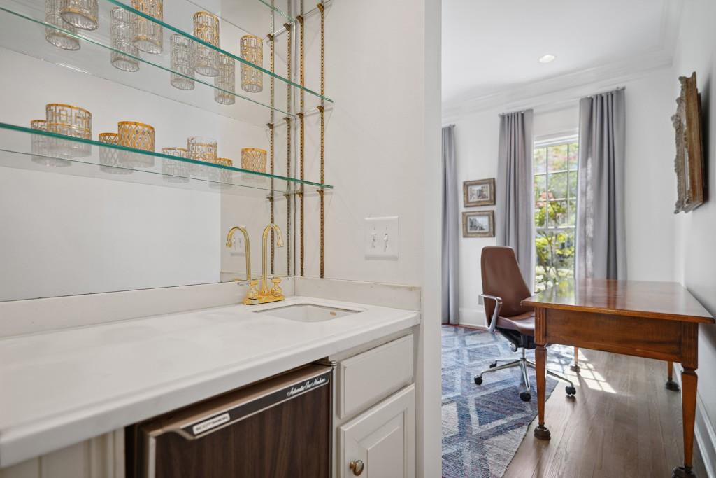 2985 Devonshire Place NW